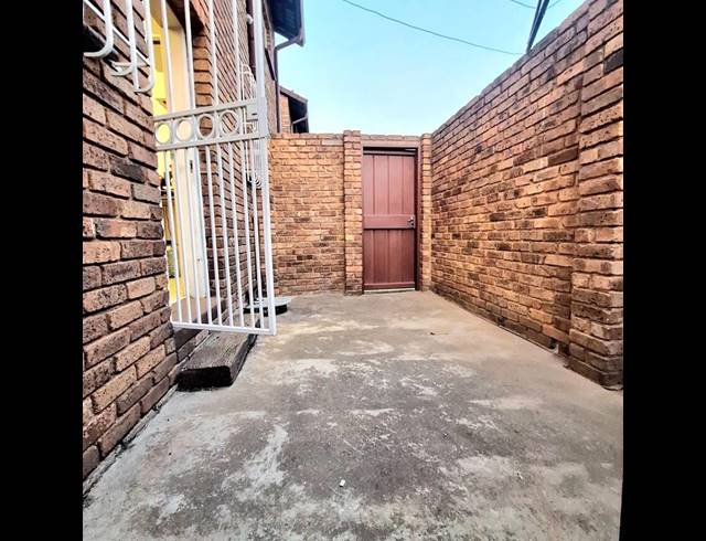 3 BEDROOM TOWNHOUSE FOR SALE IN BIRCHLEIGH
